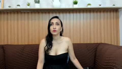 Snapshot of riley_reid_milf chatting on May 13, 2026, 12:46 pm Oriana online show from May 13, 2026, 12:46 pm