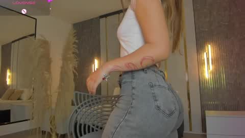 Snapshot of riley_sierra chatting on April 10, 2026, 1:05 pm Riley Sierra online show from April 10, 2026, 1:05 pm