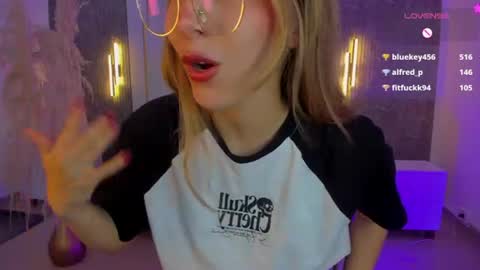 Snapshot of riley_sierra chatting on July 6, 2026, 3:03 pm Riley Sierra online show from July 6, 2026, 3:03 pm