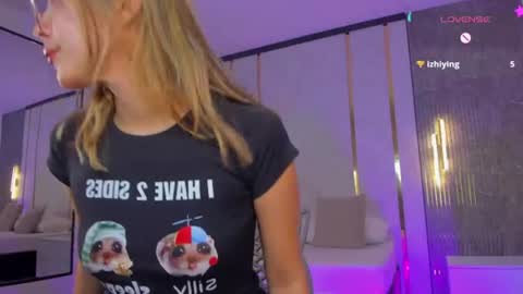 Snapshot of riley_sierra chatting on July 20, 2026, 1:24 pm Riley Sierra online show from July 20, 2026, 1:24 pm