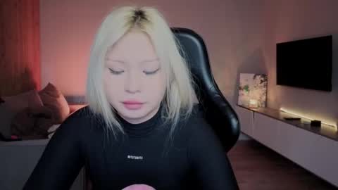 rileymee online show from March 13, 2026, 3:24 am