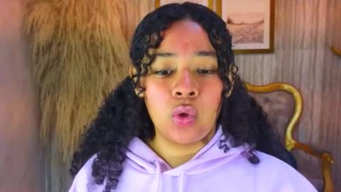 Snapshot of risada_temptation_s chatting on September 24, 2025, 3:21 am Risada online show from September 24, 2025, 3:21 am