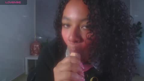 Snapshot of risada_temptation_s chatting on September 29, 2025, 8:46 pm Risada online show from September 29, 2025, 8:46 pm