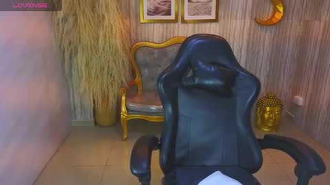 Snapshot of risada_temptation_s chatting on October 3, 2025, 3:14 am Risada online show from October 3, 2025, 3:14 am