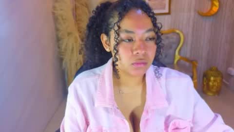 Snapshot of risada_temptation_s chatting on October 19, 2025, 3:07 am Risada online show from October 19, 2025, 3:07 am