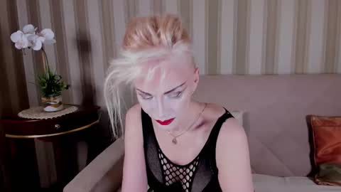 rita_farell online show from October 8, 2025, 8:39 pm