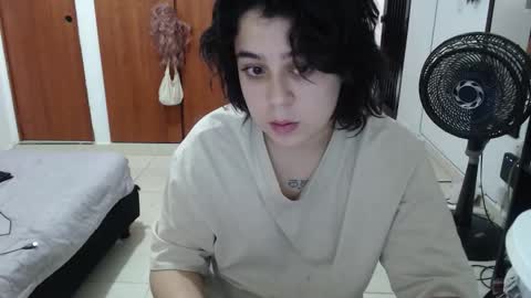 PeachSalinger online show from September 17, 2025, 9:05 pm