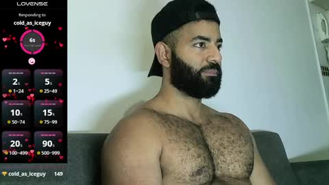 SebasRoa online show from April 16, 2026, 4:41 pm