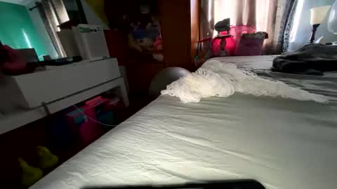 roarmance1 online show from November 13, 2025, 8:08 pm