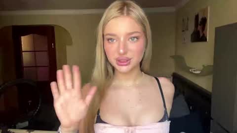 Snapshot of robbinwinsett chatting on July 8, 2026, 11:04 am Stacy online show from July 8, 2026, 11:04 am