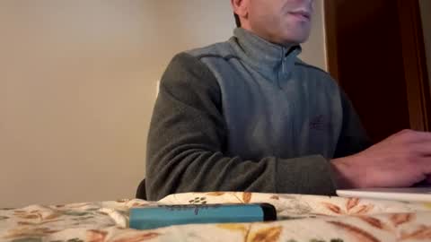 Snapshot of roberpierre_ho chatting on March 15, 2026, 2:39 am roberpierre_ho online show from March 15, 2026, 2:39 am