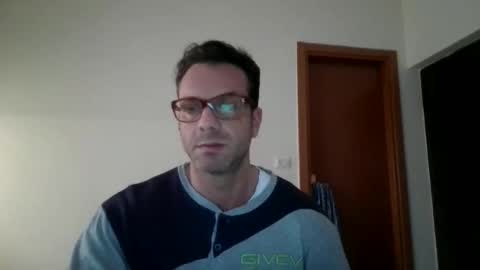Snapshot of roberpierre_ho chatting on April 3, 2026, 6:11 am roberpierre_ho online show from April 3, 2026, 6:11 am