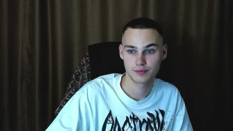 robert10211 online show from September 18, 2025, 5:48 pm