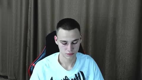 robert10211 online show from September 26, 2025, 1:59 pm