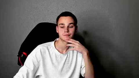 robert10211 online show from November 25, 2025, 9:53 am