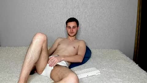 robert10211 online show from April 6, 2026, 7:48 pm