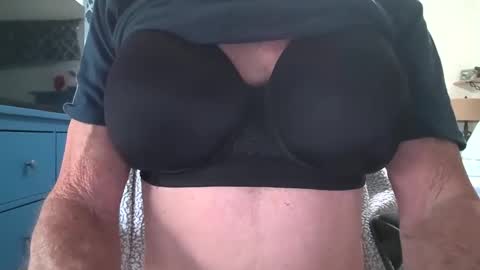 robert online show from October 9, 2025, 9:02 pm