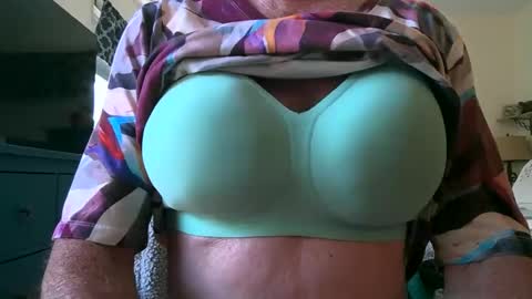 robert online show from October 20, 2025, 7:03 pm