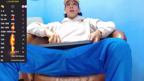 robert_kingg online show from November 11, 2025, 12:54 am