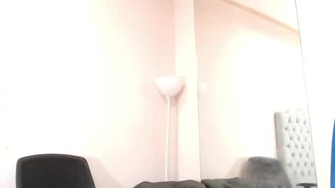 robert_kingg online show from June 2, 2026, 8:44 pm