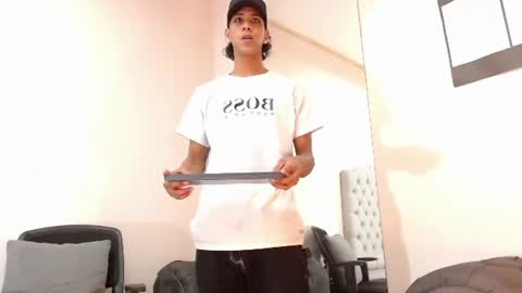 robert_kingg online show from June 9, 2026, 7:47 pm