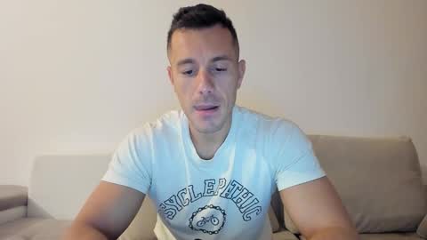 roberto4ever online show from September 30, 2025, 3:44 am