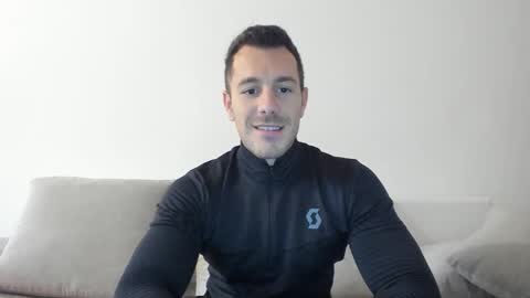 roberto4ever online show from November 22, 2025, 10:47 am