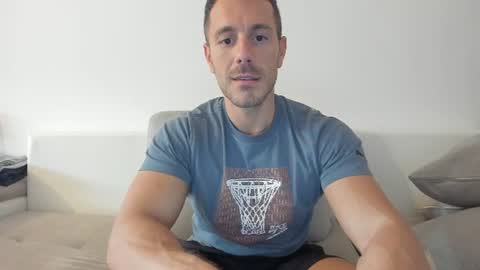 Snapshot of roberto4ever chatting on June 13, 2026, 3:10 pm roberto4ever online show from June 13, 2026, 3:10 pm