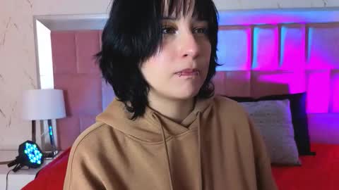 Snapshot of robinbennett chatting on June 11, 2026, 12:47 pm robin D online show from June 11, 2026, 12:47 pm