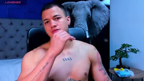 rocco_santos online show from October 6, 2025, 11:24 pm