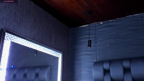 rocco_santos online show from November 19, 2025, 1:05 am