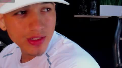 rocco_santos online show from November 26, 2025, 12:22 am