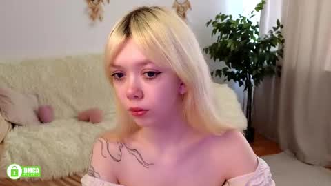 rochelle_dolly online show from June 15, 2026, 9:44 am