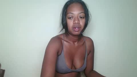 rochellinah online show from May 3, 2026, 1:06 pm