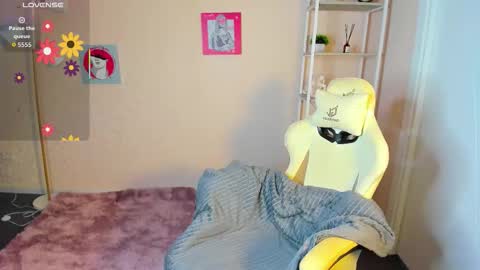 Snapshot of rockett_bunny chatting on September 24, 2025, 12:03 am Rockett online show from September 24, 2025, 12:03 am