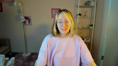 Snapshot of rockett_bunny chatting on October 6, 2025, 1:14 am Rockett online show from October 6, 2025, 1:14 am