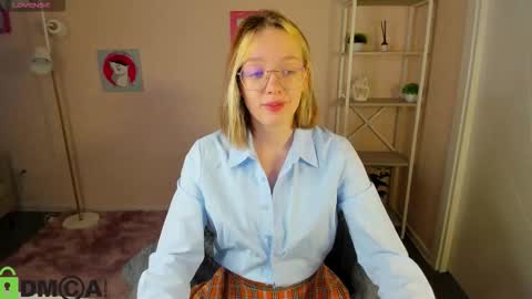 Snapshot of rockett_bunny chatting on October 10, 2025, 1:26 am Rockett online show from October 10, 2025, 1:26 am