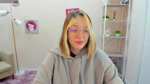 Snapshot of rockett_bunny chatting on October 14, 2025, 1:06 am Rockett online show from October 14, 2025, 1:06 am