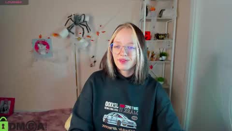 Snapshot of rockett_bunny chatting on November 4, 2025, 12:54 am Rockett online show from November 4, 2025, 12:54 am