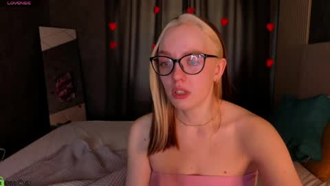 Snapshot of rockett_bunny chatting on April 9, 2026, 6:19 am Rockett online show from April 9, 2026, 6:19 am