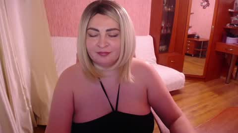 Snapshot of rocknlinxx chatting on July 19, 2026, 4:44 pm Rocknlinxx online show from July 19, 2026, 4:44 pm