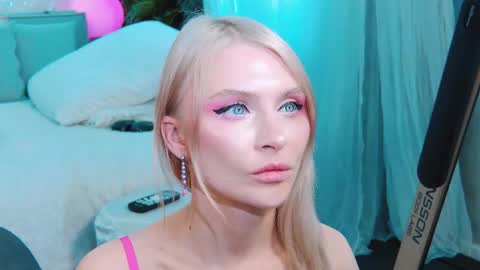 Lina and Den online show from October 17, 2025, 10:29 am