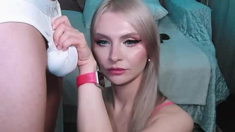 Lina and Den online show from November 7, 2025, 9:31 am