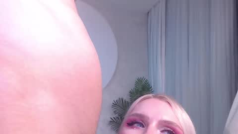 Lina and Den online show from November 24, 2025, 5:51 am