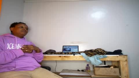 Berry online show from October 13, 2025, 7:52 am