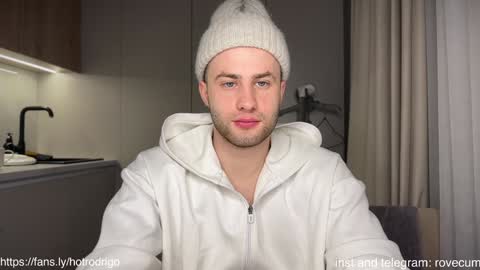 Rodrigo online show from December 11, 2024, 6:20 pm