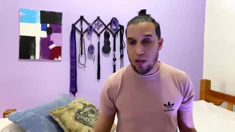 Thiago independent model online show from February 1, 2025, 9:29 pm