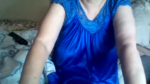 Snapshot of roisierios chatting on August 1, 2026, 12:43 am Rosie Rios online show from August 1, 2026, 12:43 am