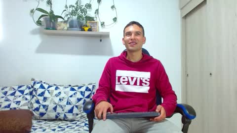 rolos_hot32 online show from December 2, 2025, 2:34 pm