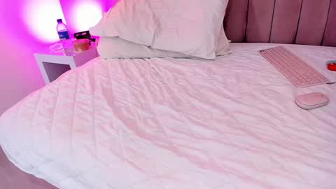 Marcela online show from October 19, 2025, 7:14 pm